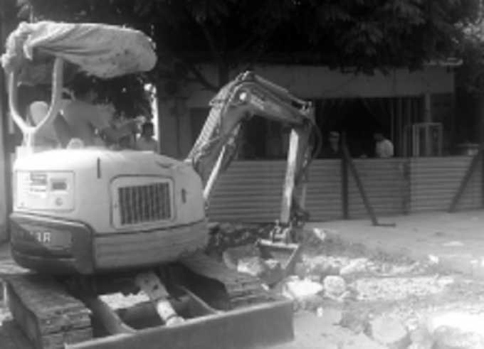 Ch&iacute;nh quyền x&atilde; cương quyết x&acirc;y dựng cổng l&agrave;ng bịt cả lối v&agrave;o nh&agrave; d&acirc;n.