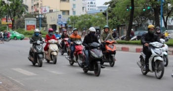 Người dân Thủ đô co ro trong cái lạnh đầu mùa