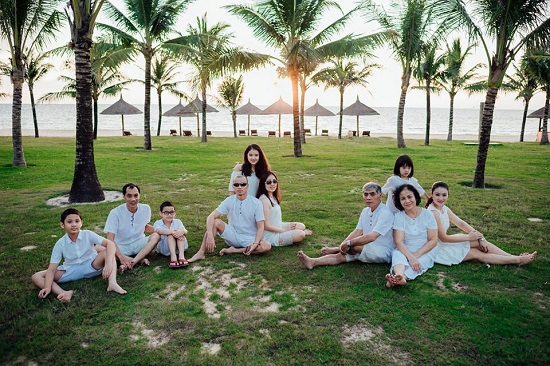 Th&iacute;ch th&uacute; với bộ ảnh độc đ&aacute;o của gia đ&igrave;nh ba thế hệ