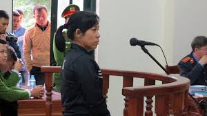 B&agrave; Th&uacute;y tại phi&ecirc;n t&ograve;a.