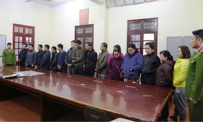 Nh&oacute;m đối tượng bị bắt giữ.