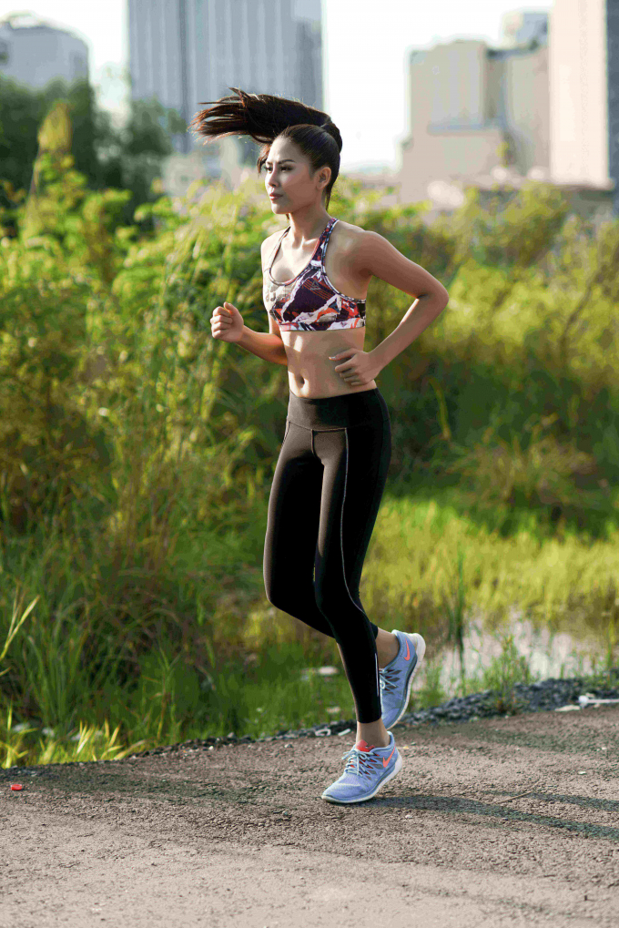 Bật m&iacute; c&aacute;ch &Aacute; hậu Nguyễn Thị Loan c&oacute; h&igrave;nh thể săn chắc tại Miss Universe 2017