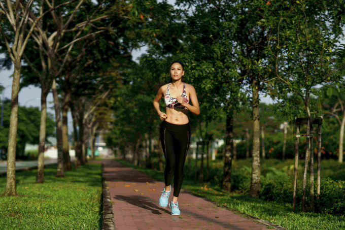 Bật m&iacute; c&aacute;ch &Aacute; hậu Nguyễn Thị Loan c&oacute; h&igrave;nh thể săn chắc tại Miss Universe 2017