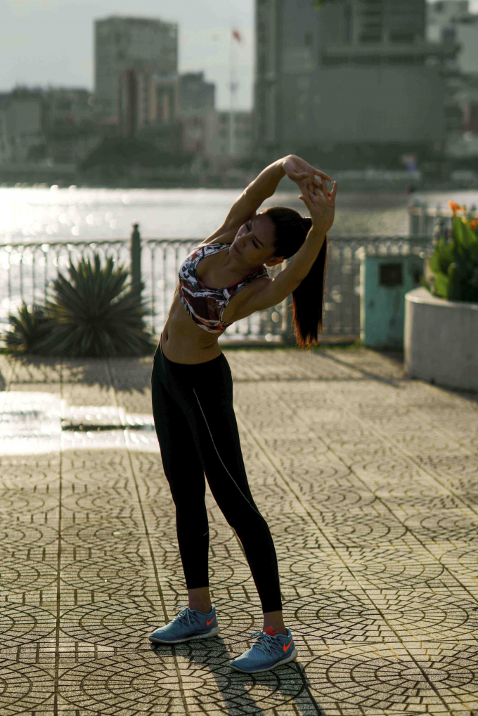 Bật m&iacute; c&aacute;ch &Aacute; hậu Nguyễn Thị Loan c&oacute; h&igrave;nh thể săn chắc tại Miss Universe 2017