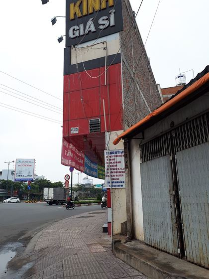 &nbsp;Một căn nh&agrave; si&ecirc;u mỏng tr&ecirc;n đường phố TP.HCM - Ảnh: L&ecirc; Thắng