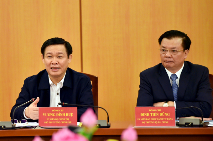 Ph&oacute; Thủ tướng Vương Đ&igrave;nh Huệ l&agrave;m việc với Bộ T&agrave;i ch&iacute;nh
