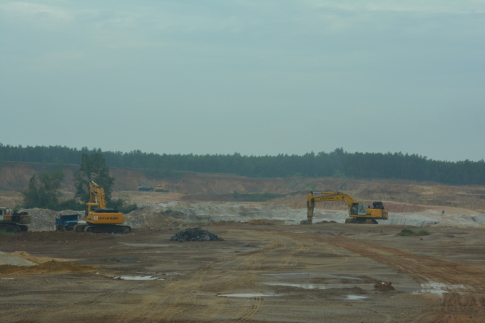 D&ugrave; chưa hề thỏa thuận đền b&ugrave; nhưng Donacoop ng&agrave;y đ&ecirc;m xẻ đất, ph&aacute; đ&aacute; từ trang trại của b&agrave; Mai đem đi b&aacute;n.