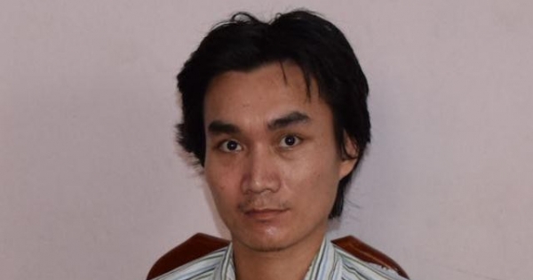 Nghịch tử bỏ độc vào rượu hại chết cha và hàng xóm