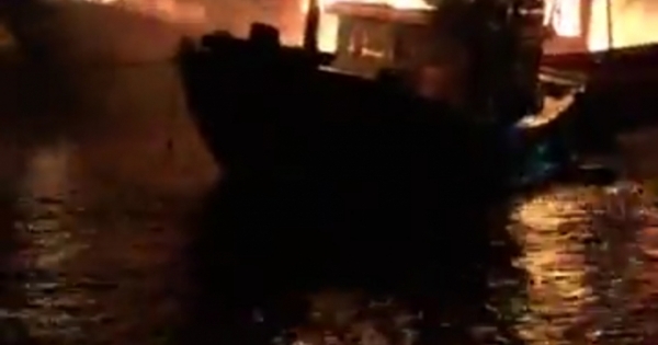 Quảng Bình: Bốn tàu cá của ngư dân bất ngờ cháy rụi trong đêm