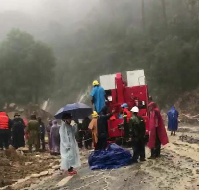 Lực lượng chức năng t&igrave;m kiếm nạn nh&acirc;n bị mất t&iacute;ch ( Ảnh chiều ng&agrave;y 24/11).