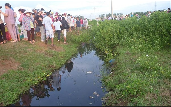 Thi thể nạn nh&acirc;n được t&igrave;m thấy dưới mương nước (Ảnh minh họa)