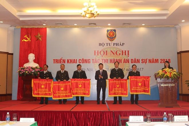 5 tập thể được nhận Cờ thi đua của Ch&iacute;nh phủ.