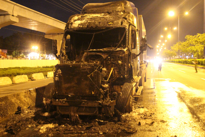 Chiếc đầu k&eacute;o bị thui rụi.