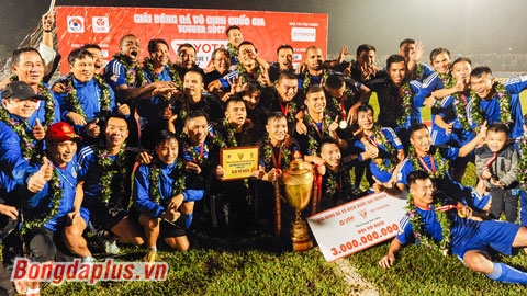 Quảng Nam FC lần đầu tiên lên ngôi vô địch V.League sau 20 năm thành lập