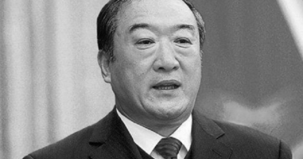 Tưởng làm quan cả họ được nhờ, ai ngờ tham nhũng khiến... cả nhà đi tù