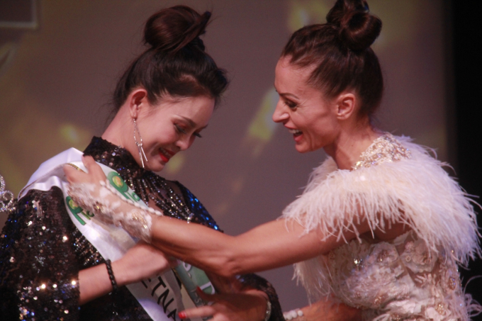 Vợ diễn vi&ecirc;n Th&agrave;nh Được đạt giải &Aacute; hậu 1 tại cuộc thi Mrs. Planet 2017