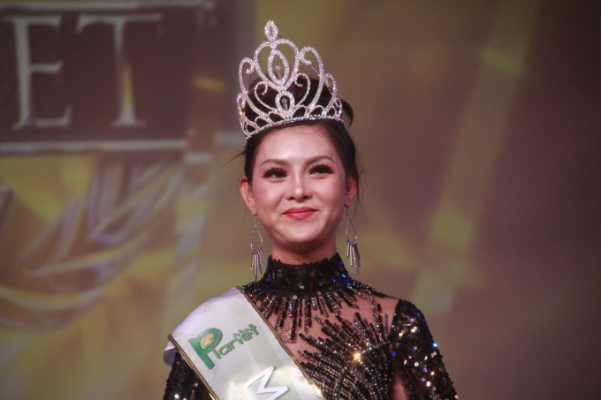 Vợ diễn vi&ecirc;n Th&agrave;nh Được đạt giải &Aacute; hậu 1 tại cuộc thi Mrs. Planet 2017