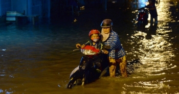 Chống ngập TP.HCM: Một số giải pháp như “lấy đá ghè chân mình”