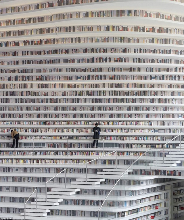 &Yacute; tưởng thiết kế của thư viện n&agrave;y đ&atilde; ngay lập tức khiến giới kiến tr&uacute;c tr&ecirc;n khắp thế giới phải sửng sốt bởi một &yacute; tưởng độc đ&aacute;o hiếm thấy. Sau khi ho&agrave;n th&agrave;nh, thư viện n&agrave;y chứa khoảng 1,2 triệu cuốn s&aacute;ch.