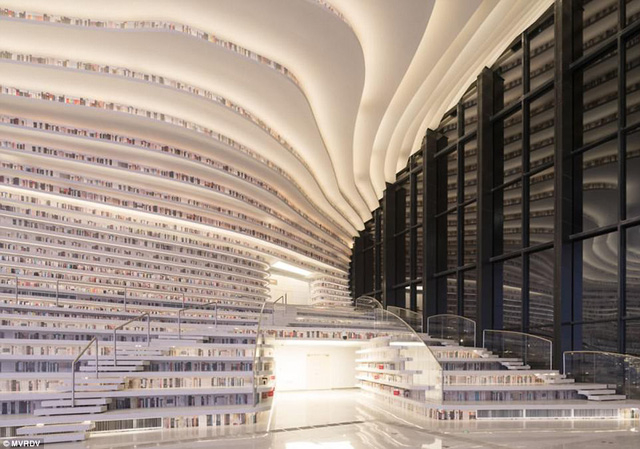 Cảm nhận m&agrave; đội ngũ thiết kế muốn tạo ra ở những người gh&eacute; thăm thư viện, đ&oacute; l&agrave; nơi n&agrave;y phải ấm c&uacute;ng như ph&ograve;ng kh&aacute;ch nh&agrave; họ.