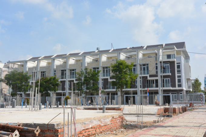 D&atilde;y nh&agrave; phố đ&atilde; b&agrave;n giao