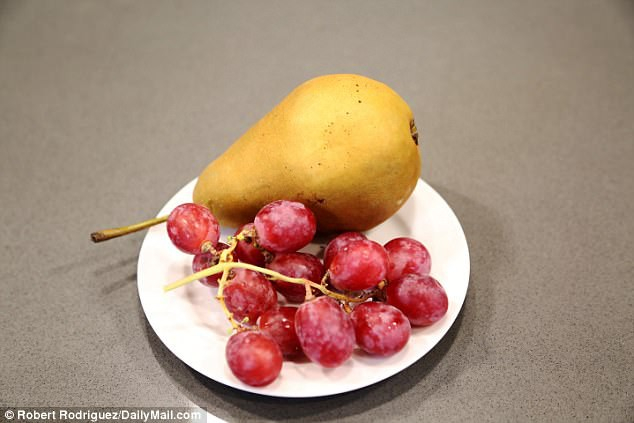 12 quả nho chứa: