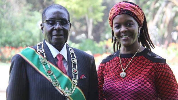 Vợ chồng cựu Tổng thống Zimbabwe Robert Mugabe (Ảnh: ATS)