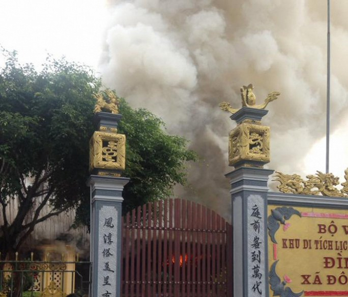 Ng&ocirc;i đ&igrave;nh được Bộ Văn h&oacute;a Thể thao v&agrave; Du lịch cấp bằng Di t&iacute;ch lịch sử cấp Quốc gia, trong chốc l&aacute;t đ&atilde; bị thi&ecirc;u rụi ho&agrave;n to&agrave;n. (Nguồn: Fb Ho&agrave;ng Th&ugrave;y)