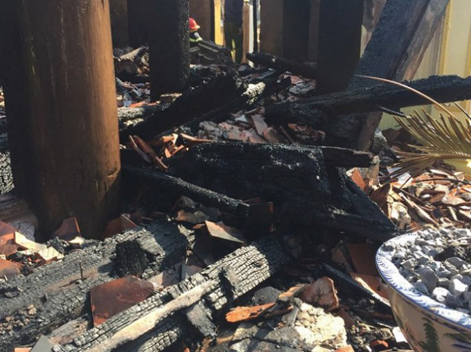 Lực lượng chức năng đang t&igrave;m hiểu nguy&ecirc;n nh&acirc;n vụ ch&aacute;y.&nbsp;