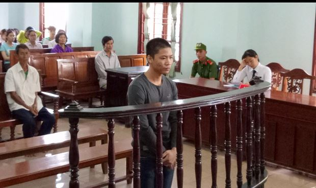 Bị c&aacute;o tại phi&ecirc;n t&ograve;a x&eacute;t xử.