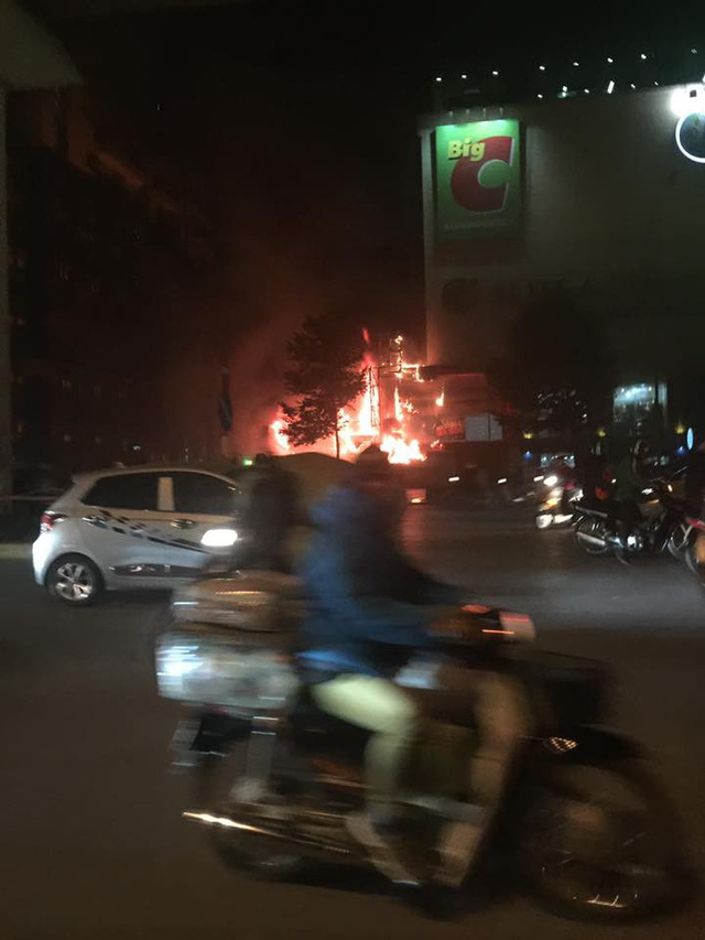 Mặc d&ugrave; ch&aacute;y rất lớn nhưng theo phản &aacute;nh của c&aacute;c hộ d&acirc;n tại đ&acirc;y chu&ocirc;ng b&aacute;o ch&aacute;y bị ngắt kh&ocirc;ng hoạt động (Ảnh cư d&acirc;n cung cấp).