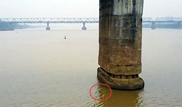 Vị tr&iacute; ph&aacute;t hiện quả bom trong v&ograve;ng tr&ograve;n đỏ.