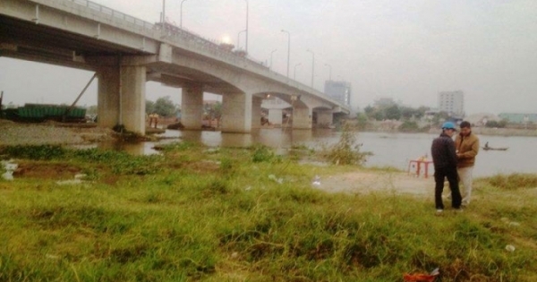 Ninh Bình: Trốn công an, một “con bạc” nhảy sông tử nạn