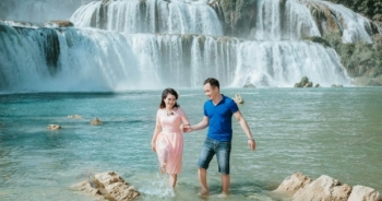 Đẹp lung linh với bộ ảnh cưới tại Thác Bản Giốc của cặp uyên ương người Tày
