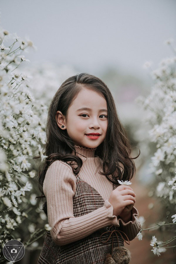 &ldquo;Tiểu Chi Pu&rdquo; khiến cư d&acirc;n mạng s&ocirc;i s&ugrave;ng sục với bộ ảnh chụp c&ugrave;ng c&uacute;c họa mi được đ&aacute;nh gi&aacute; l&agrave; đẹp nhất m&ugrave;a