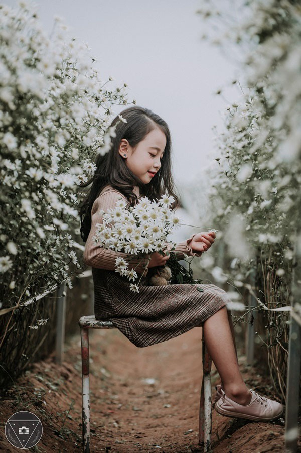 &ldquo;Tiểu Chi Pu&rdquo; khiến cư d&acirc;n mạng s&ocirc;i s&ugrave;ng sục với bộ ảnh chụp c&ugrave;ng c&uacute;c họa mi được đ&aacute;nh gi&aacute; l&agrave; đẹp nhất m&ugrave;a