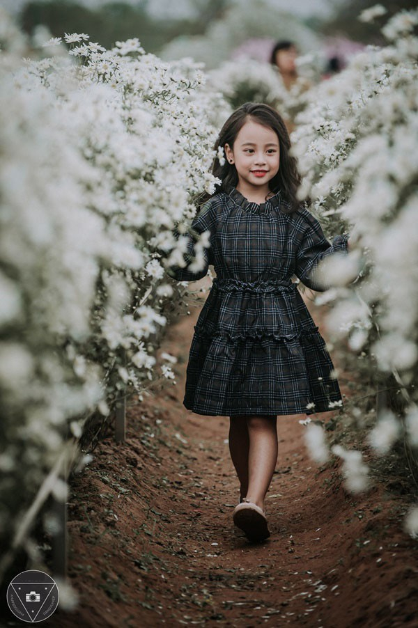 Được l&agrave;m mẫu nh&iacute; c&oacute; lẽ l&agrave; đam m&ecirc; lớn nhất của c&ocirc; b&eacute; ở hiện tại.