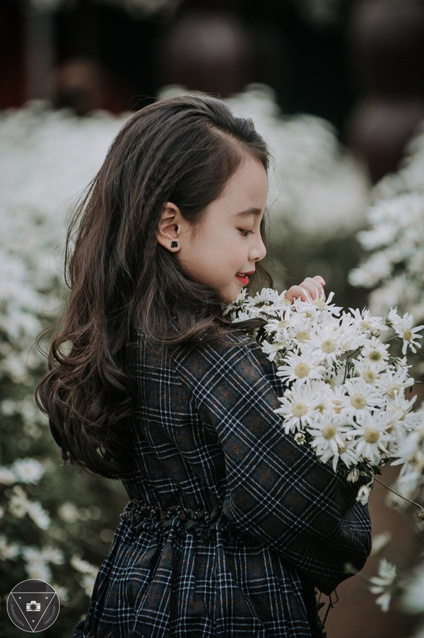 &ldquo;Tiểu Chi Pu&rdquo; khiến cư d&acirc;n mạng s&ocirc;i s&ugrave;ng sục với bộ ảnh chụp c&ugrave;ng c&uacute;c họa mi được đ&aacute;nh gi&aacute; l&agrave; đẹp nhất m&ugrave;a