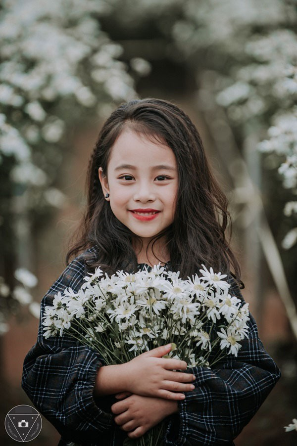 &ldquo;Tiểu Chi Pu&rdquo; khiến cư d&acirc;n mạng s&ocirc;i s&ugrave;ng sục với bộ ảnh chụp c&ugrave;ng c&uacute;c họa mi được đ&aacute;nh gi&aacute; l&agrave; đẹp nhất m&ugrave;a