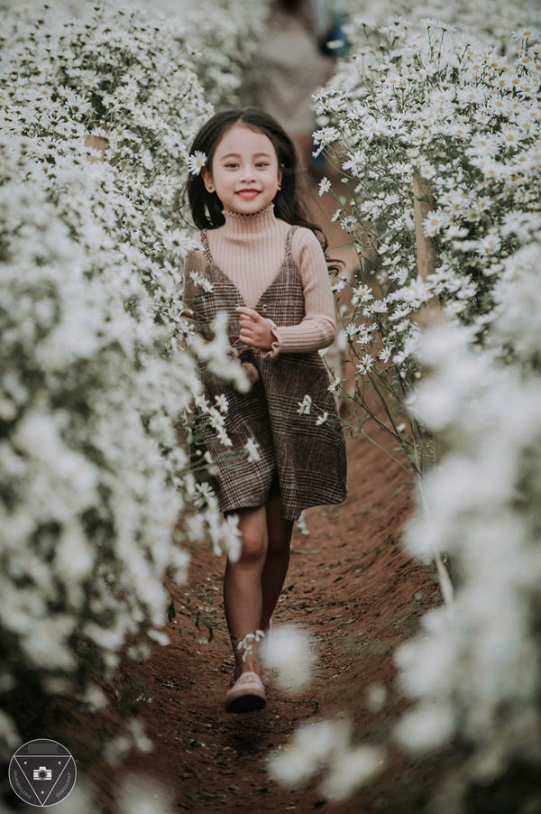 &ldquo;Tiểu Chi Pu&rdquo; khiến cư d&acirc;n mạng s&ocirc;i s&ugrave;ng sục với bộ ảnh chụp c&ugrave;ng c&uacute;c họa mi được đ&aacute;nh gi&aacute; l&agrave; đẹp nhất m&ugrave;a