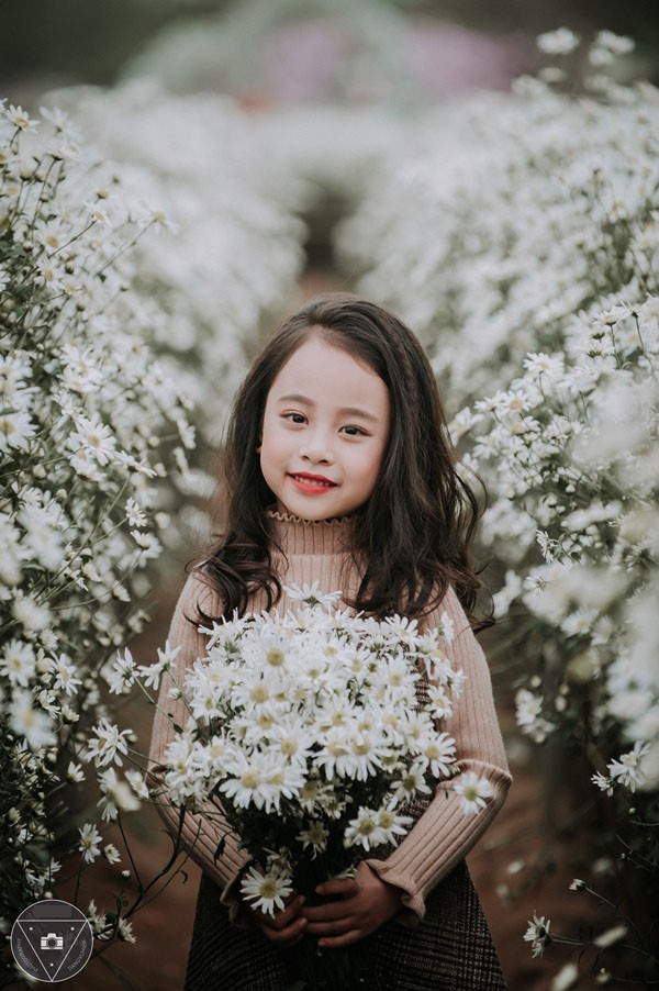 &ldquo;Tiểu Chi Pu&rdquo; khiến cư d&acirc;n mạng s&ocirc;i s&ugrave;ng sục với bộ ảnh chụp c&ugrave;ng c&uacute;c họa mi được đ&aacute;nh gi&aacute; l&agrave; đẹp nhất m&ugrave;a