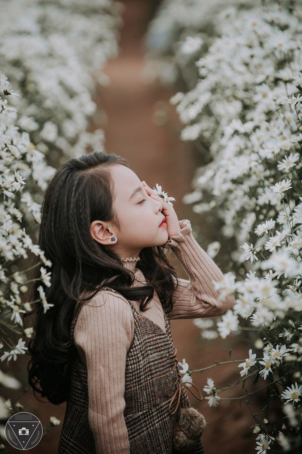 &ldquo;Tiểu Chi Pu&rdquo; khiến cư d&acirc;n mạng s&ocirc;i s&ugrave;ng sục với bộ ảnh chụp c&ugrave;ng c&uacute;c họa mi được đ&aacute;nh gi&aacute; l&agrave; đẹp nhất m&ugrave;a