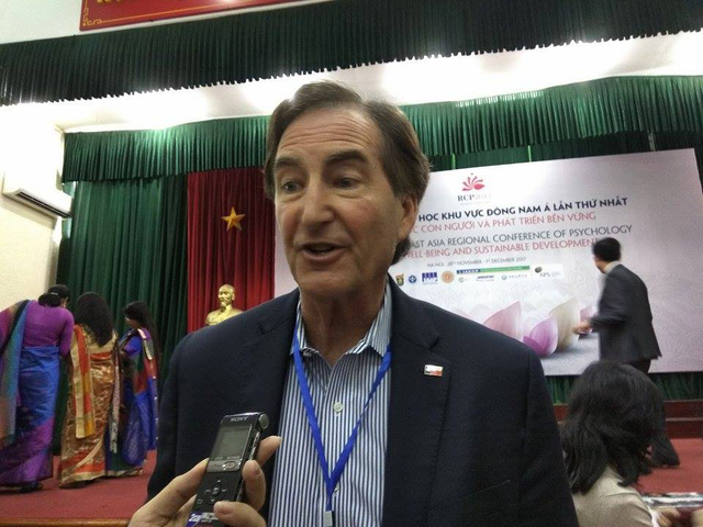 &Ocirc;ng James Bray, Đại học Texas, San Antonio (Hoa Kỳ).