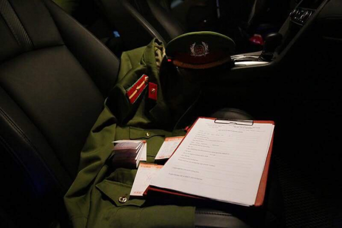 Qu&acirc;n phục nh&oacute;m đối tượng &ldquo;ngụy trang&rdquo; để cưỡng đoạt t&agrave;i sản.