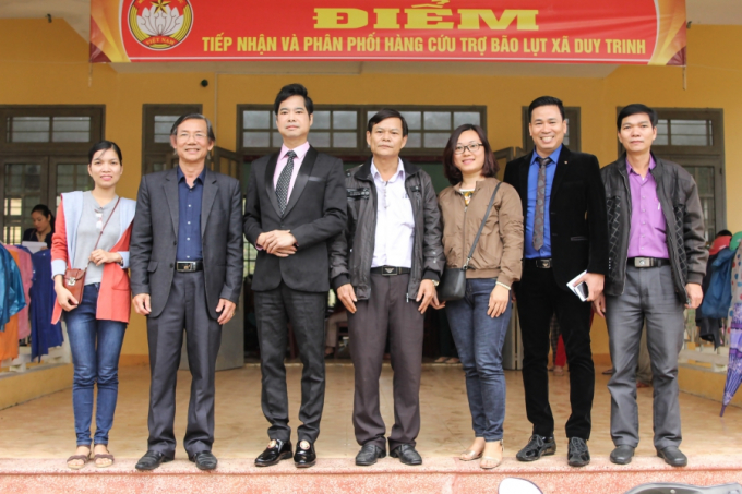 Danh ca Ngọc Sơn trao hơn 300 triệu cho đồng b&agrave;o v&ugrave;ng b&atilde;o lũ Quảng Nam