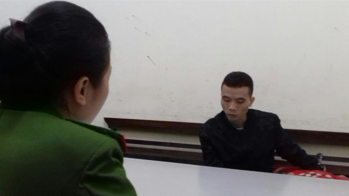 Đối tượng bị bắt giữ tại cơ quan c&ocirc;ng an.