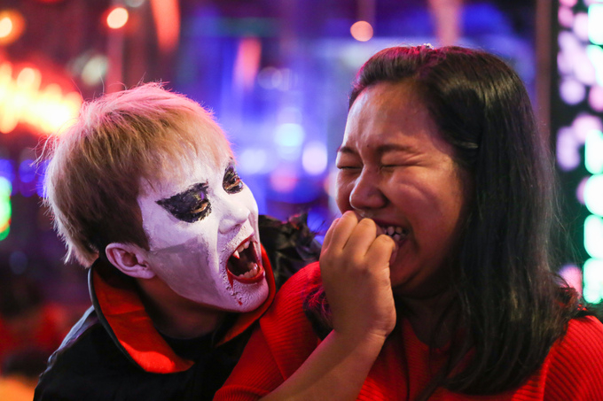 TP HCM: 'Ma quỷ' tràn ngập phố đi bộ trong đêm Halloween