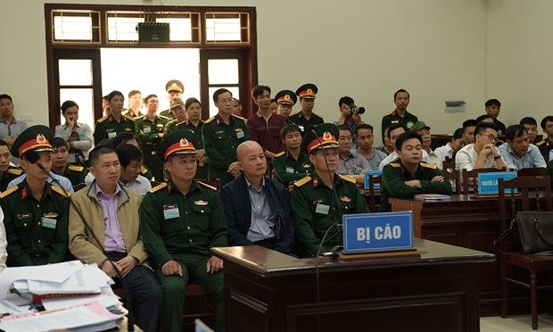 C&aacute;c bị c&aacute;o tại t&ograve;a.