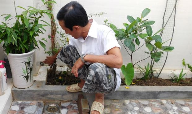 Ống nước được người d&acirc;n chuẩn bị sẵn mong mỏi được cấp nước.