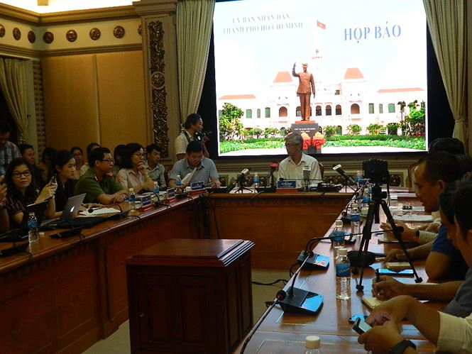 Cuộc họp b&aacute;o về kinh tế x&atilde; hội th&aacute;ng 10 thu h&uacute;t rất đ&ocirc;ng ph&oacute;ng vi&ecirc;n b&aacute;o ch&iacute; v&igrave; TPHCM đang c&oacute; nhiều sự kiện n&oacute;ng.